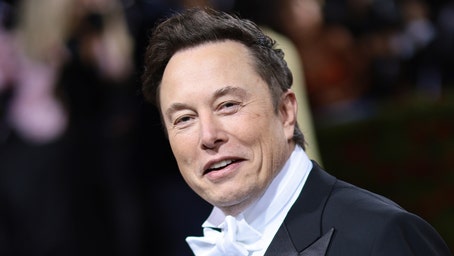 Elon Musk shreds elites' ‘self-destructive’ anti-American attitude: ‘We should be proud’