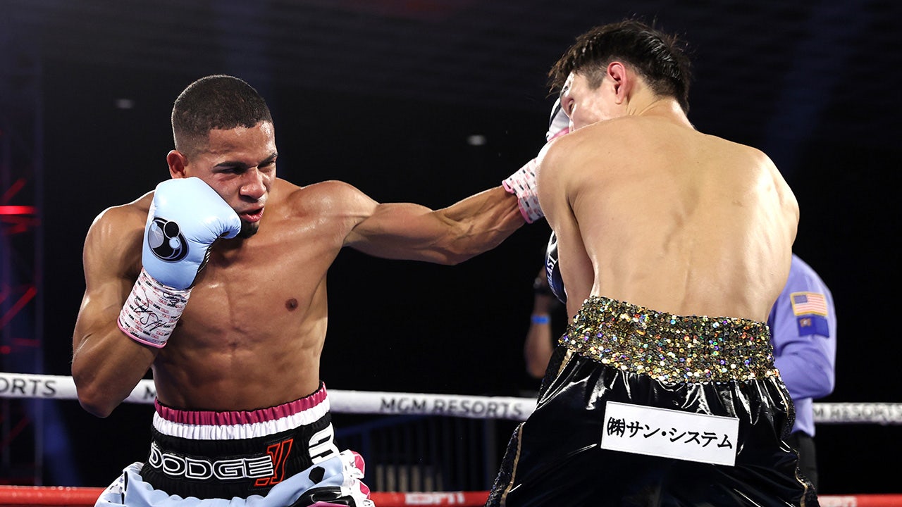Boxers Felix Verdejo and Masayoshi Nakatani throw punches in the ring