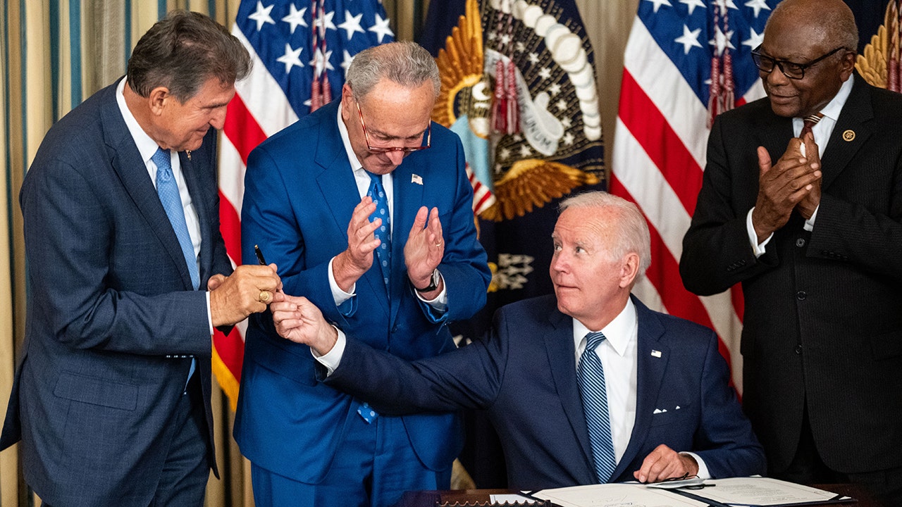 Joe Manchin, Joe Biden, Inflation Reduction Act signing