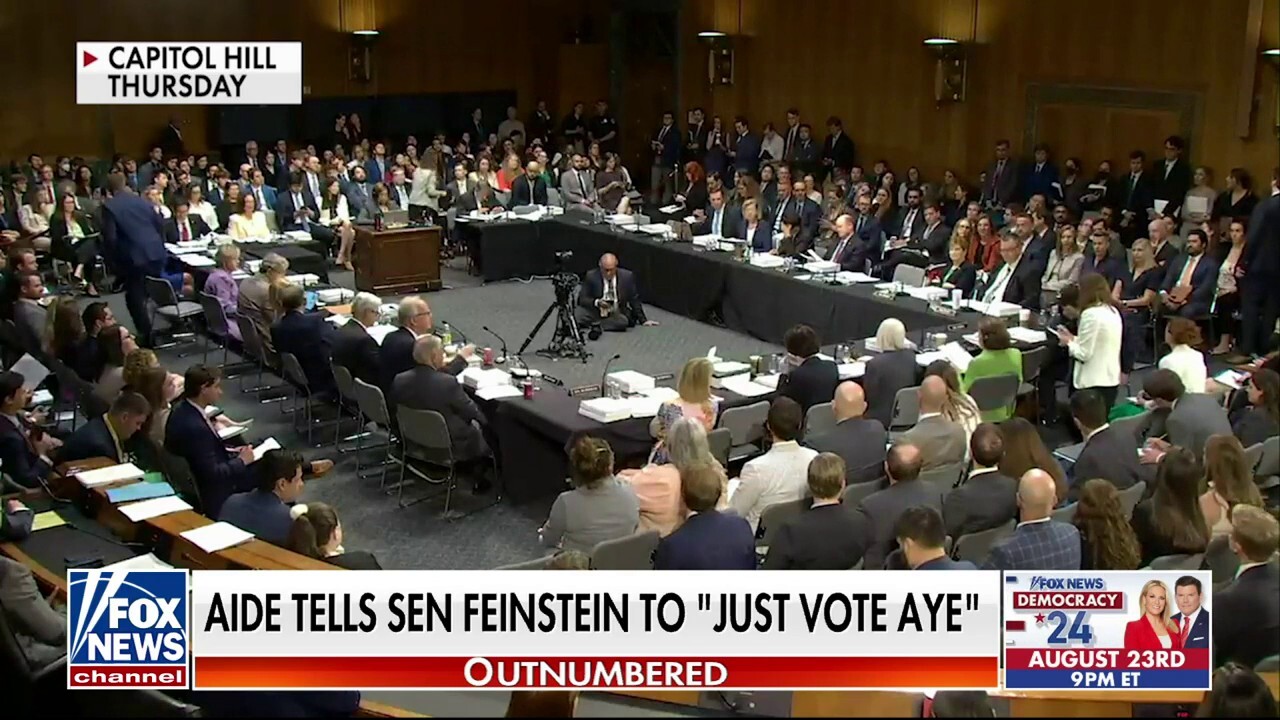 Sen. Feinstein appears confused during committee vote