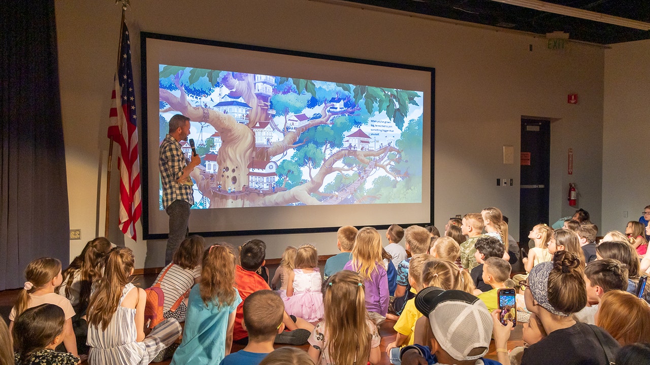 Kirk Cameron speaks to kids at library in Arizona