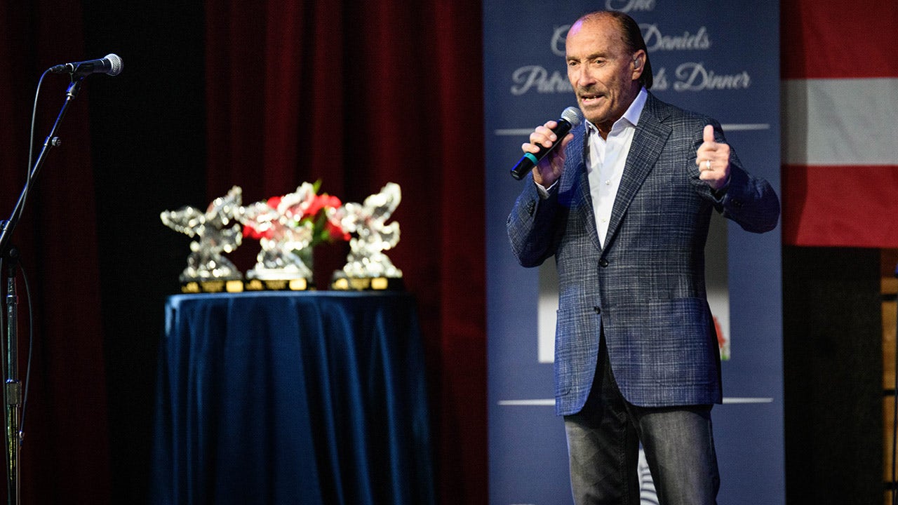 Lee Greenwood performing "God Bless the USA"